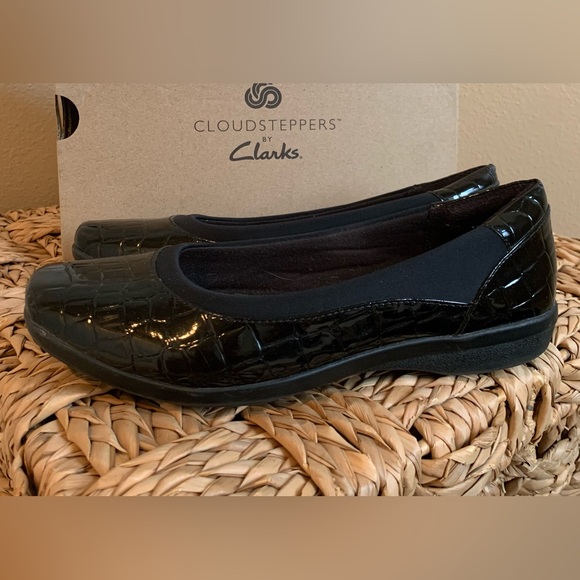 EUC/new condition Clarks Cloudsteppers. Size 8.5. - Picture 2 of 3